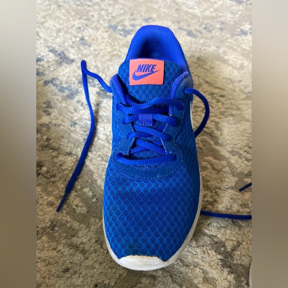 Nike Shoes - Picture 4 of 8